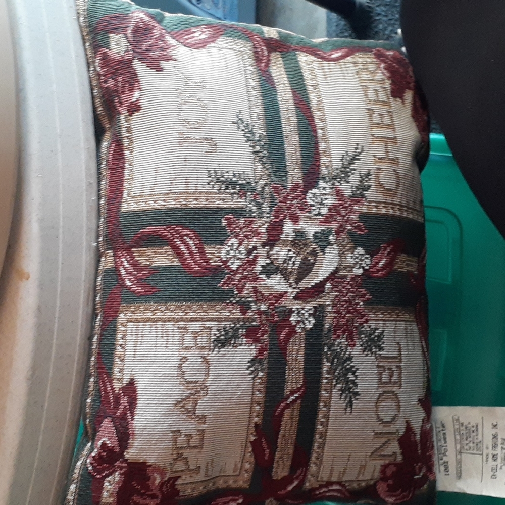Holiday Cheer Decor pillow.